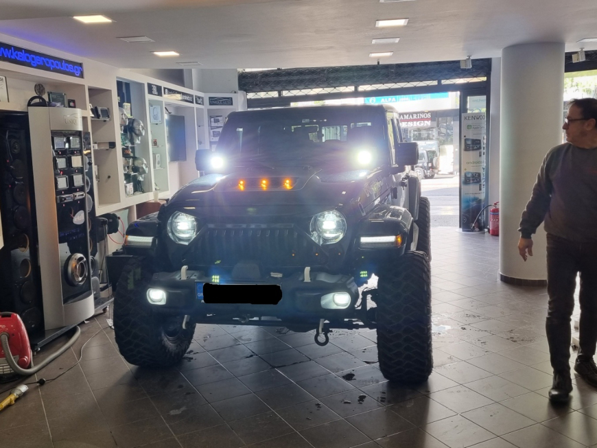 Εγκατάσταση προβολέων LED υψηλής απόδοσης σε Jeep Wrangler Gladiator Rubicon.