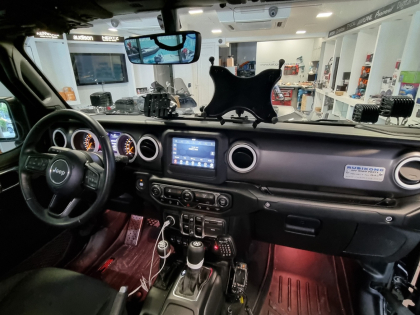 Εγκατάσταση προβολέων LED υψηλής απόδοσης σε Jeep Wrangler Gladiator Rubicon.