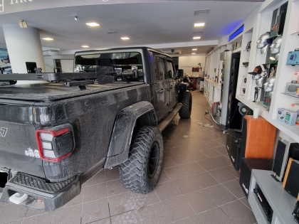 Εγκατάσταση προβολέων LED υψηλής απόδοσης σε Jeep Wrangler Gladiator Rubicon.