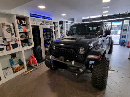 Εγκατάσταση προβολέων LED υψηλής απόδοσης σε Jeep Wrangler Gladiator Rubicon.