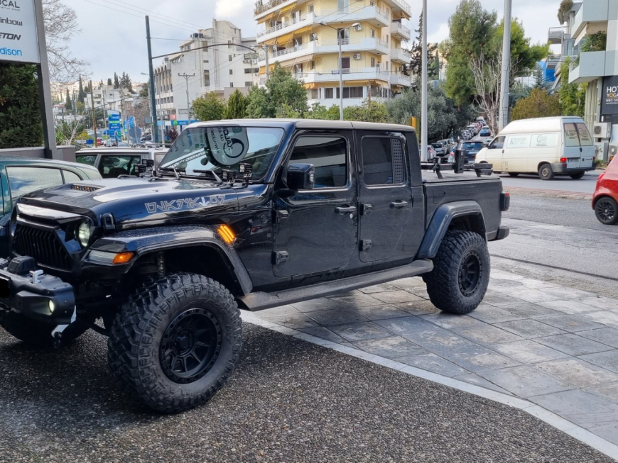 Εγκατάσταση προβολέων LED υψηλής απόδοσης σε Jeep Wrangler Gladiator Rubicon.
