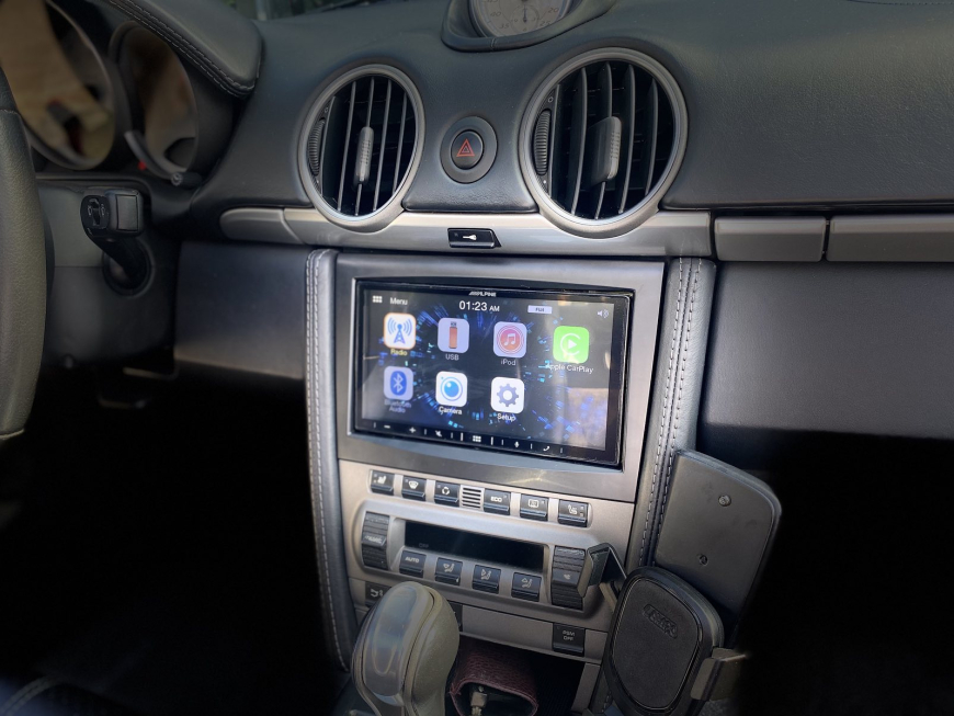 Εγκατάσταση οθόνης multimedia Alpine iLX-w650BT σε Porsche Boxter.