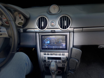 Εγκατάσταση οθόνης multimedia Alpine iLX-w650BT σε Porsche Boxter.