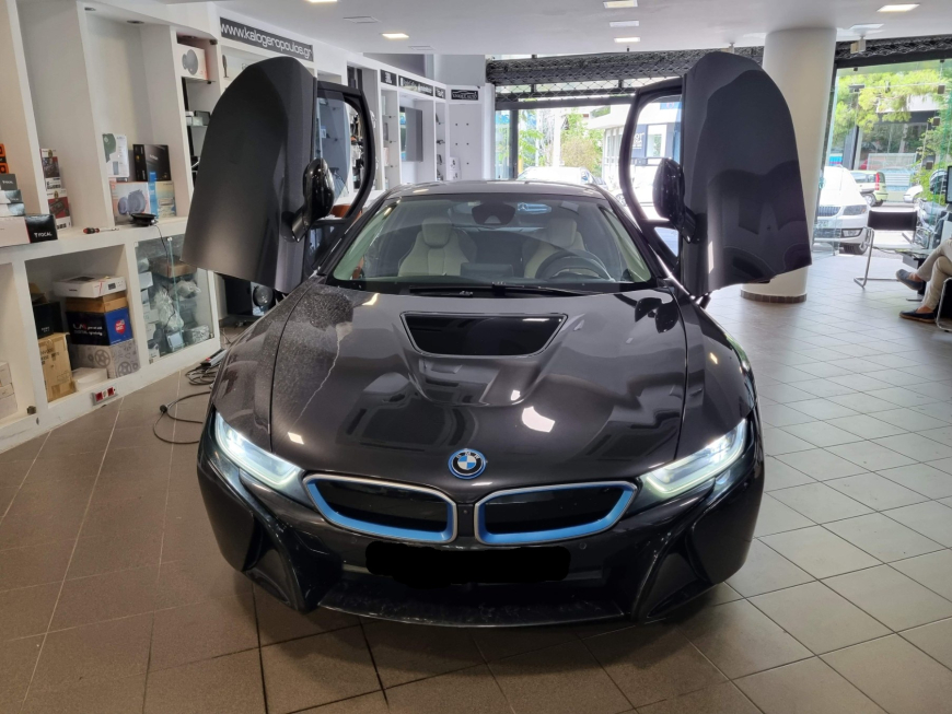 Εγκατάσταση Apple ασύρματου CarPlay / android auto στην εργοστασιακή οθόνη BMW i8.