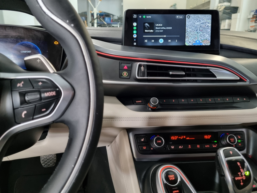 Εγκατάσταση Apple ασύρματου CarPlay / android auto στην εργοστασιακή οθόνη BMW i8.