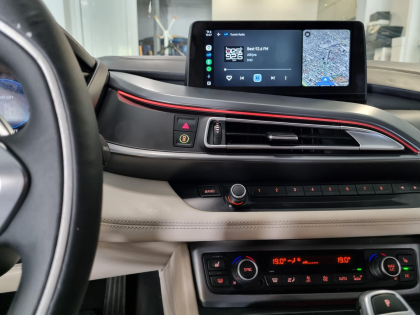 Εγκατάσταση Apple ασύρματου CarPlay / android auto στην εργοστασιακή οθόνη BMW i8.