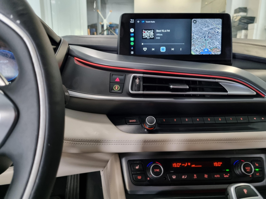Εγκατάσταση Apple ασύρματου CarPlay / android auto στην εργοστασιακή οθόνη BMW i8.