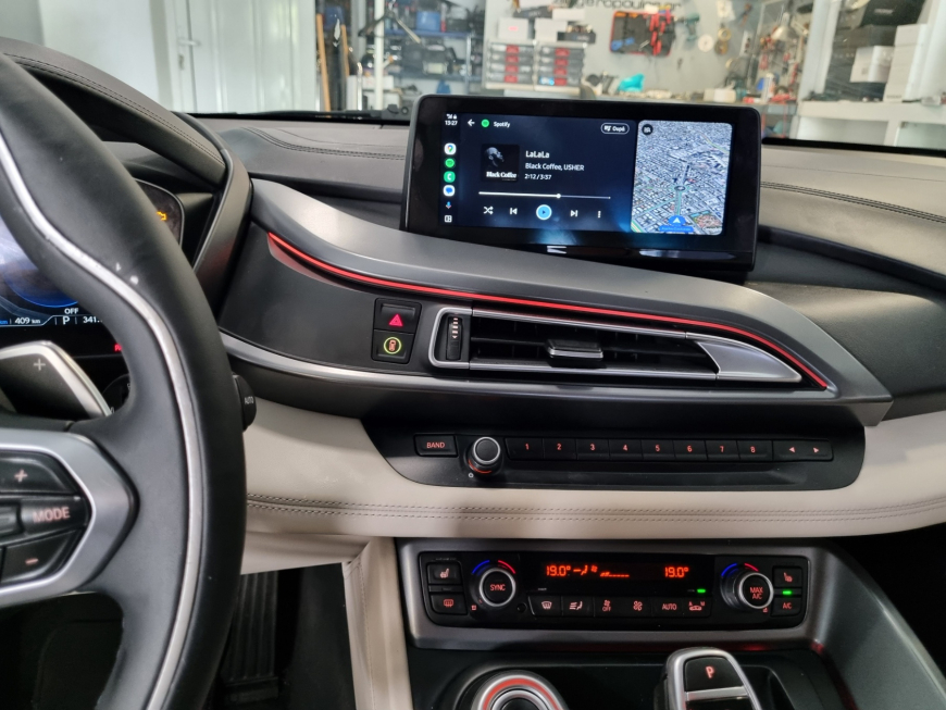 Εγκατάσταση Apple ασύρματου CarPlay / android auto στην εργοστασιακή οθόνη BMW i8.