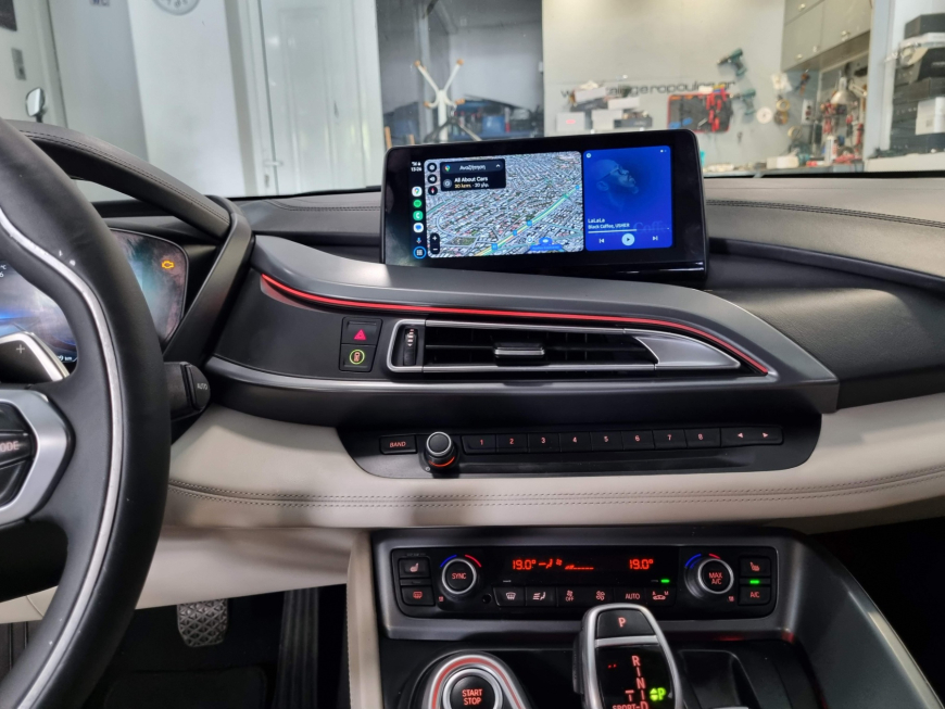 Εγκατάσταση Apple ασύρματου CarPlay / android auto στην εργοστασιακή οθόνη BMW i8.