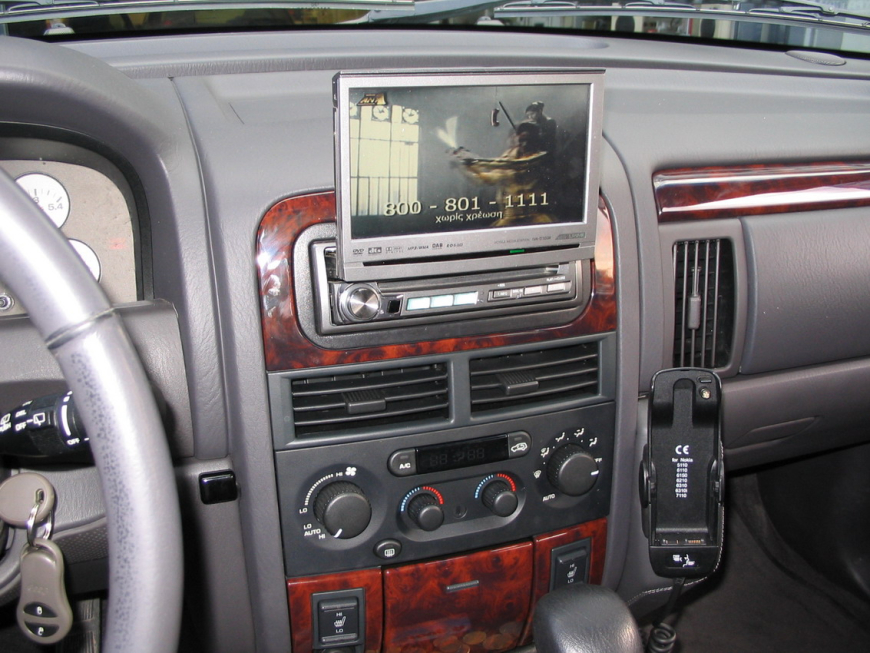 Εγκατάσταση 2DIN Car Cinema  Alpine IVA-D300R σε Grand Cherokee.