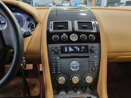 Εγκατάσταση Dension Bluetooth σε Aston Martin Vantage.