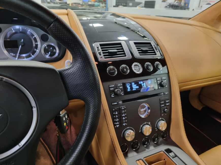 Εγκατάσταση Dension Bluetooth σε Aston Martin Vantage.