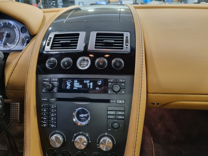 Εγκατάσταση Dension Bluetooth σε Aston Martin Vantage.