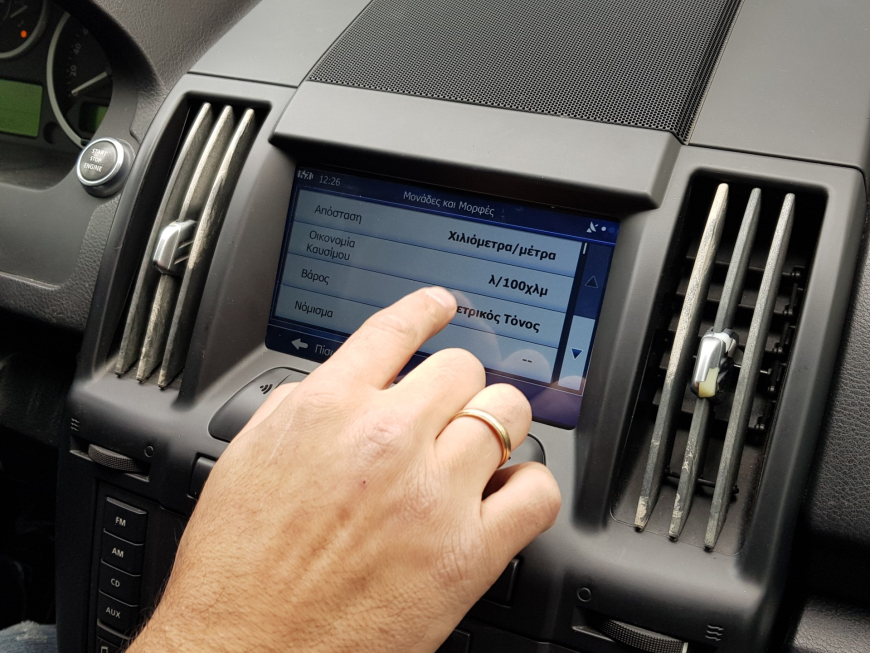 Εγκατάσταση Android System και Apple CarPlay σε Land Rover Freelander 2.