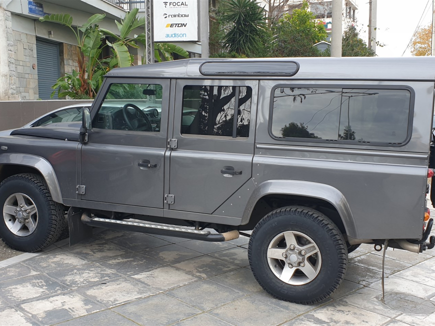 Εγκατάσταση r/bt, ηχε;iων και subwoofer σε Land Rover Defender.