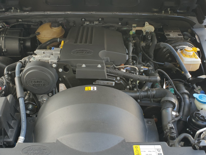 Εγκατάσταση r/bt, ηχε;iων και subwoofer σε Land Rover Defender.