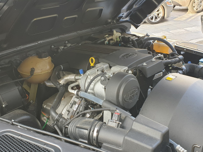 Εγκατάσταση r/bt, ηχε;iων και subwoofer σε Land Rover Defender.