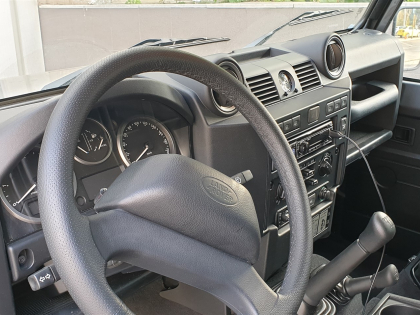 Εγκατάσταση r/bt, ηχε;iων και subwoofer σε Land Rover Defender.