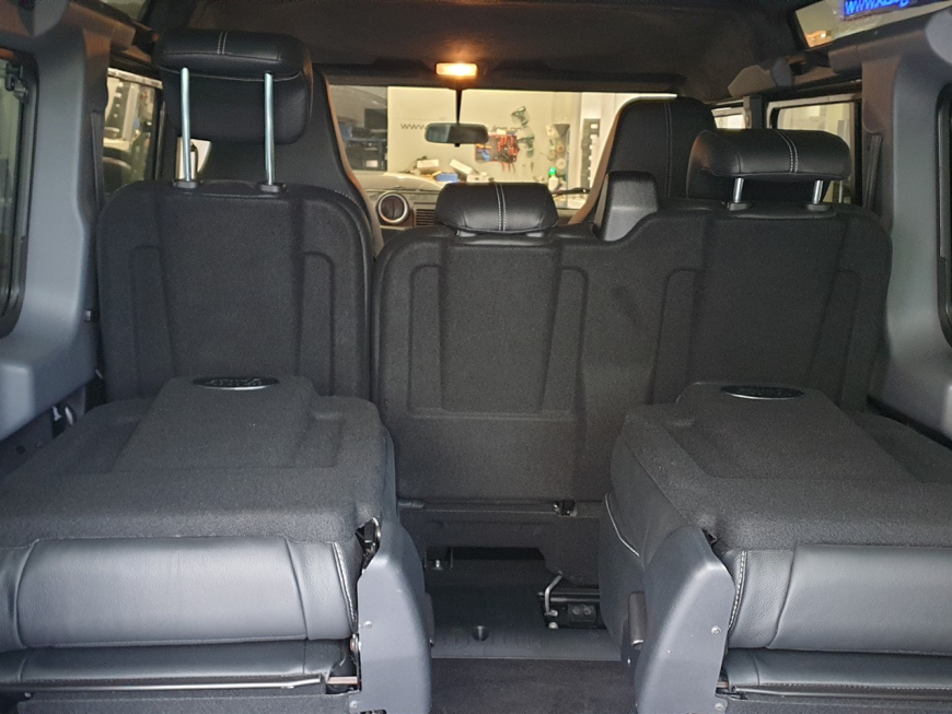 Εγκατάσταση r/bt, ηχε;iων και subwoofer σε Land Rover Defender.