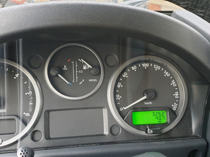 Εγκατάσταση r/bt, ηχε;iων και subwoofer σε Land Rover Defender.