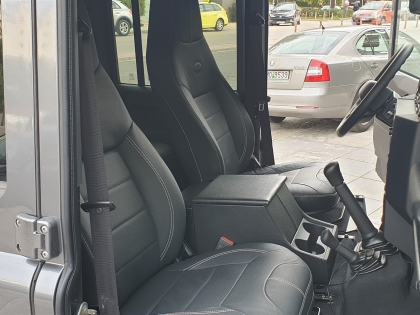 Εγκατάσταση r/bt, ηχε;iων και subwoofer σε Land Rover Defender.