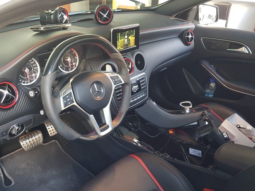 Εγκατάσταση Apple CarPlay και Wireless Android Auto σε Mercedes A45 AMG W176.