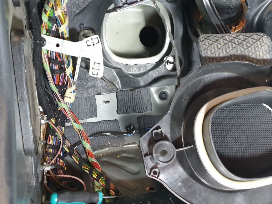 Εγκατάσταση Apple CarPlay, Android Auto & Focal Inside σε Mercedes GLC X-156.