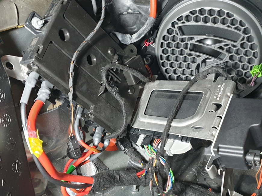 Εγκατάσταση Apple CarPlay, Android Auto & Focal Inside σε Mercedes GLC X-156.