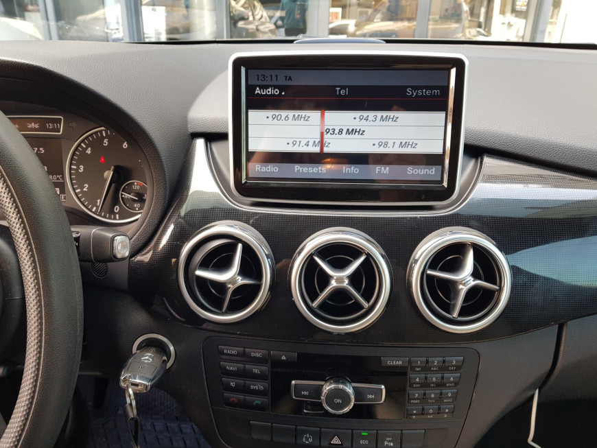 Εγκατάσταση συστήματος πολυμέσων σε Mercedes B-200 W242.