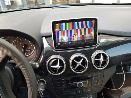 Εγκατάσταση συστήματος πολυμέσων σε Mercedes B-200 W242.