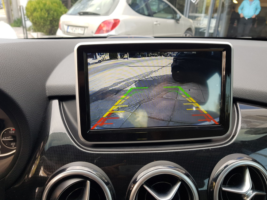 Εγκατάσταση συστήματος πολυμέσων σε Mercedes B-200 W242.