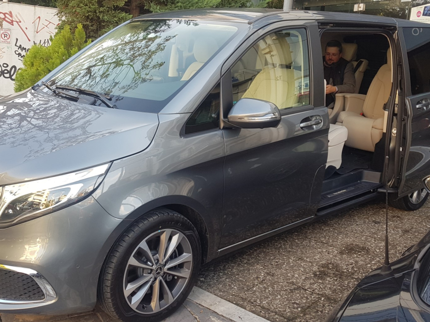 Εγκατάσταση Car Cinema 24" & TV Tuner σε Mercedes Vito 639 VIP.