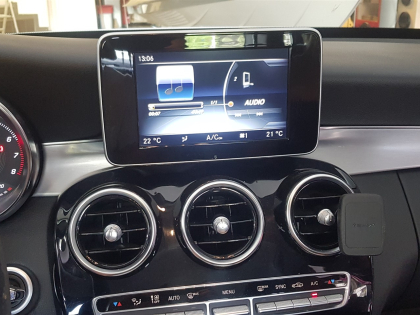 Εγκατάσταση Apple CarPlay της Unique Auto  σε Mercedes C180.