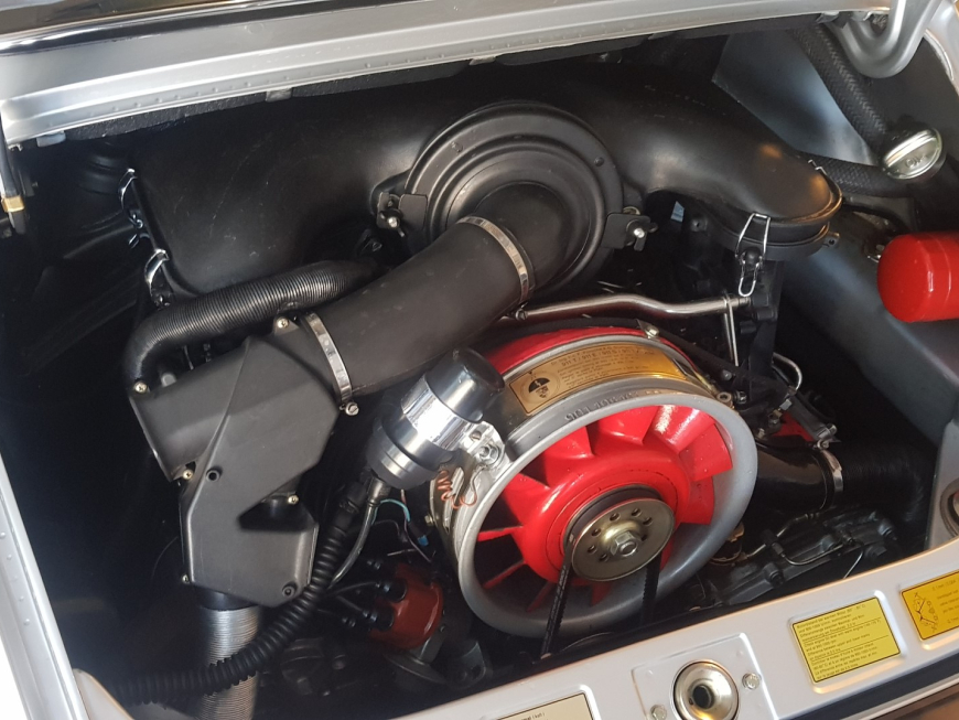 Εγκατάσταση κρυφού ηχητικού Συστήματος μέσω Audio Streaming σε Porsche 911 Model 1973, 2.4 CC.