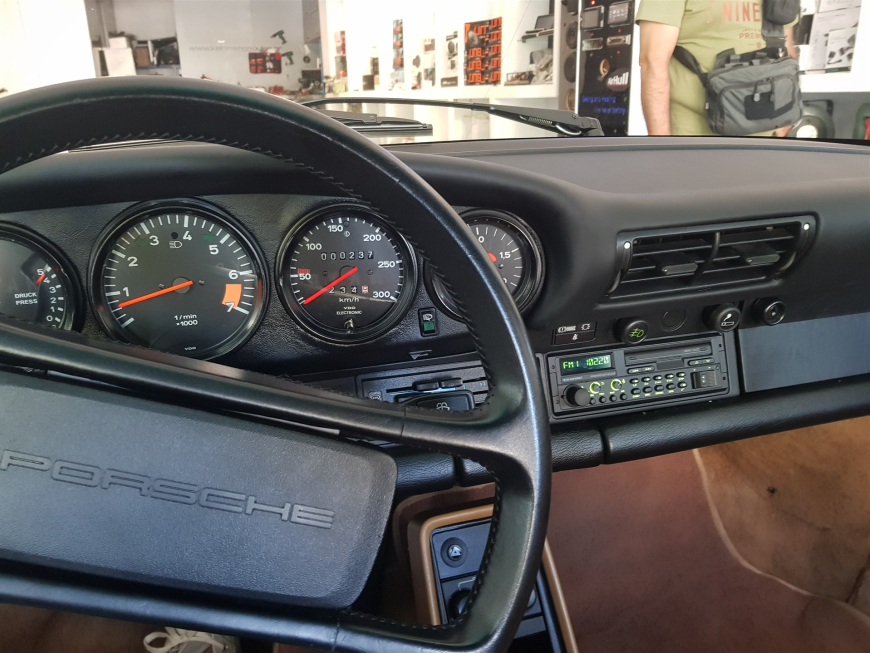 Εγκατασταση Retro Radio Bluetooth & Αναβάθμιση Ηχείων σε Porsche Carrera 2 964 Targa Turbo.
