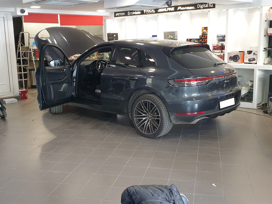Εγκατάσταση PDC (Front & Rear Parking Sensor) σε Porsche Macan.