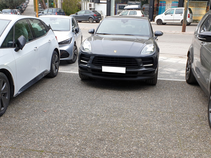 Εγκατάσταση PDC (Front & Rear Parking Sensor) σε Porsche Macan.