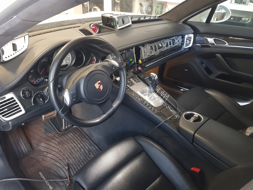 Εγκατάσταση Apple Car Play, Android Auto Wireless, Touch Screen, Mirrolink, Media Player σε Porsche Panamera 970. 