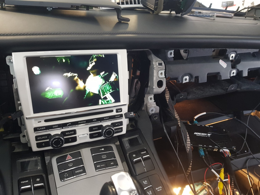 Εγκατάσταση Apple Car Play, Android Auto Wireless, Touch Screen, Mirrolink, Media Player σε Porsche Panamera 970. 
