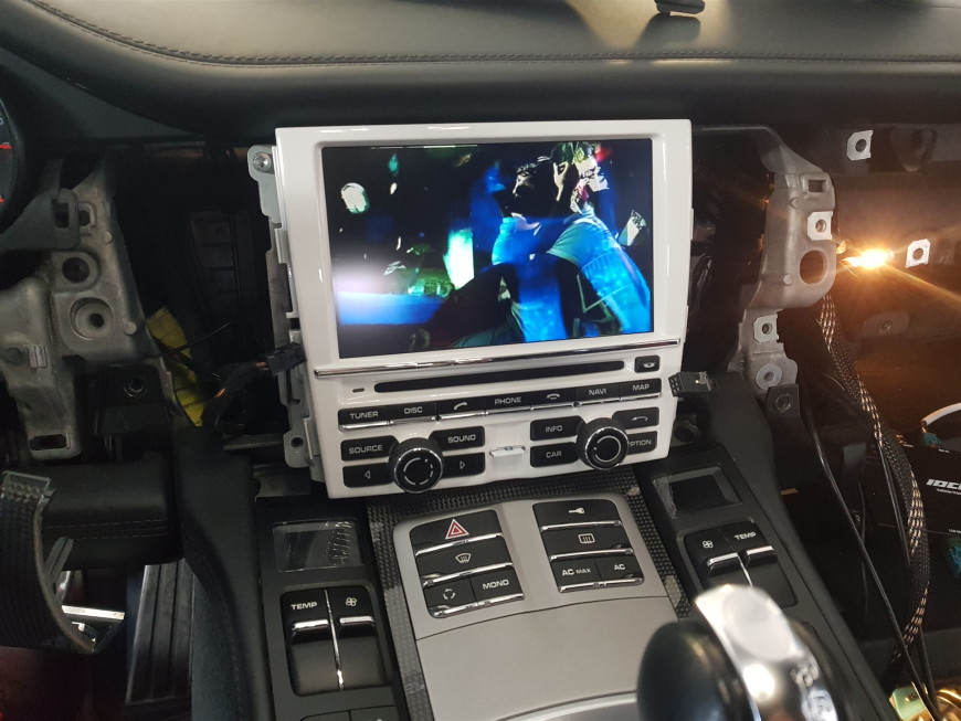 Εγκατάσταση Apple Car Play, Android Auto Wireless, Touch Screen, Mirrolink, Media Player σε Porsche Panamera 970. 