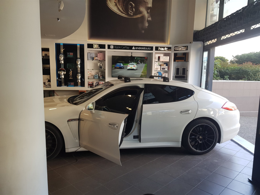 Εγκατάσταση Apple Car Play, Android Auto Wireless, Touch Screen, Mirrolink, Media Player σε Porsche Panamera 970. 
