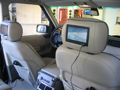 Εγκατάσταση Car Cinema σύστημα με εξοπλισμό Eton DVD-MP3 και Macrom 5.8” οθόνες στα προσκέφαλα σε Range Rover 2006.