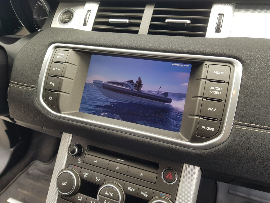 Εγκατάσταση Apple CarPlay και Android Auto στην εργοστασιακή οθόνη Range Rover Evoque 2016.