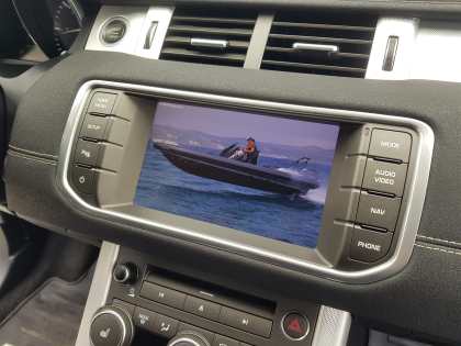 Εγκατάσταση Apple CarPlay και Android Auto στην εργοστασιακή οθόνη Range Rover Evoque 2016.