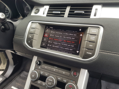 Εγκατάσταση Apple CarPlay και Android Auto στην εργοστασιακή οθόνη Range Rover Evoque 2016.
