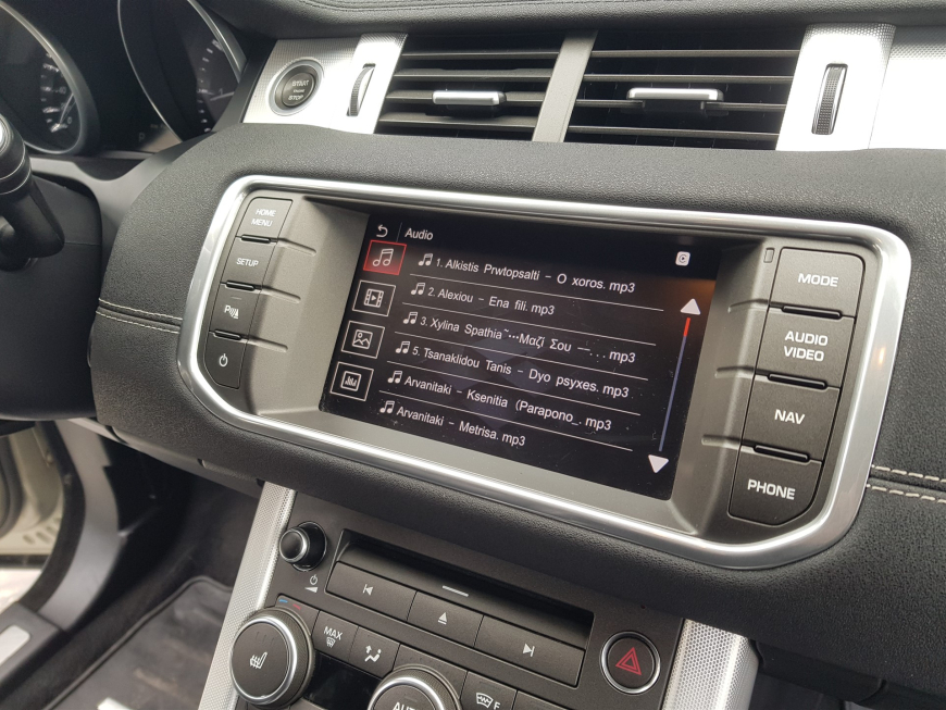 Εγκατάσταση Apple CarPlay και Android Auto στην εργοστασιακή οθόνη Range Rover Evoque 2016.