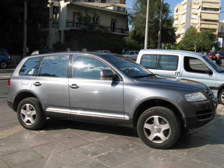 Εγκατάσταση Car Cinema Navigation Kenwood DNX8220BT σε Volkswagen Touareg.