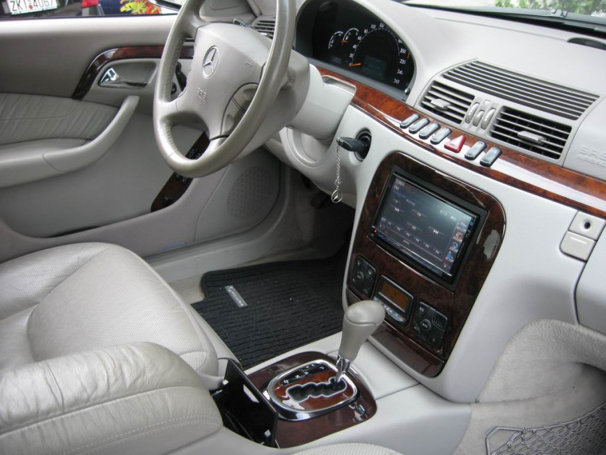 Εγκατάσταση Kenwood DNX8220BT με Custom πολυεστερική κατασκευή πλαισίου σε Mercedes S-Class W220.
