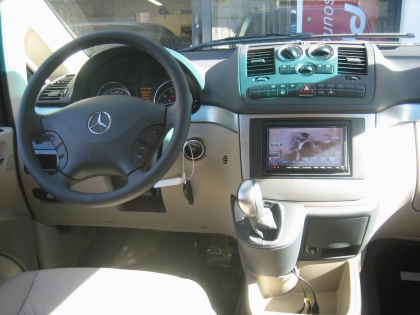 Εγκατάσταση Car Cinema και συστήματος πλοήγησης Kenwood DNX-7200 με εξοπλισμό Audiovox σε Mercedes Viano.