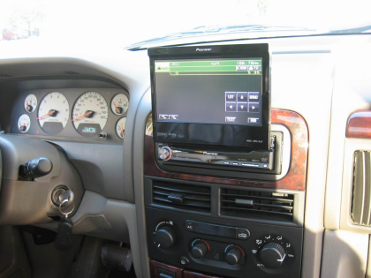 Εγκατάσταση Pioneer AVH-5900DVD σε Grand Cherokee.